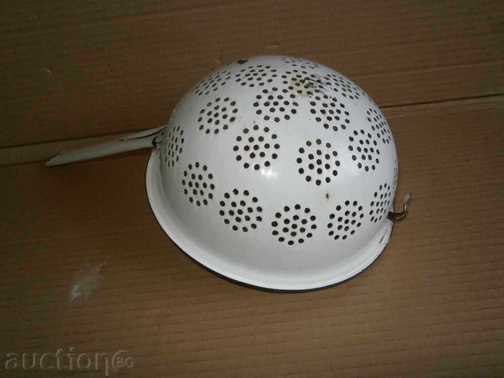 Auction Old enameled colander, enameled dish Auction Old enameled colander, enameled dish