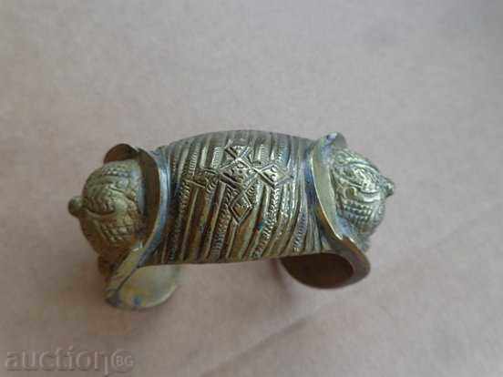 Delivery of Renaissance bronze slingshot bracelet, gilding, jewelry, cross