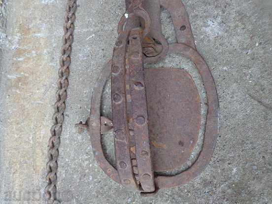 Hand forged trap with wrought iron chain syntax - 7 Hand forged trap with wrought iron chain syntax - 7