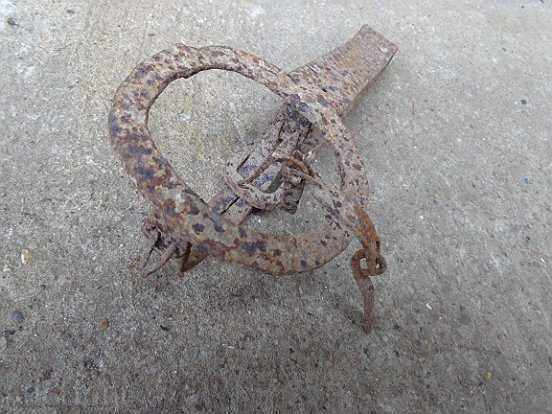 Delivery of Old hand forged trap, wrought iron Delivery of Old hand forged trap, wrought iron