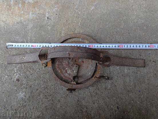 Auction Old hand trap, wrought iron Auction Old hand trap, wrought iron