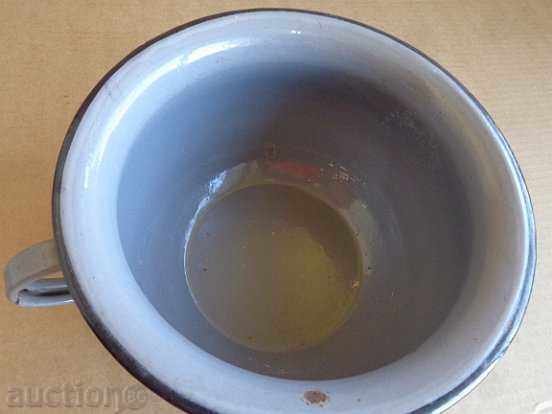 An old enamel, a chuck, a pot, an enameled pot with price 65.00 BGN | € 33.23 An old enamel, a chuck, a pot, an enameled pot with price 65.00 BGN | € 33.23