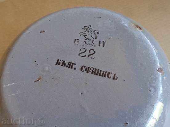 Delivery of An old enamel, a chuck, a pot, an enameled pot Delivery of An old enamel, a chuck, a pot, an enameled pot