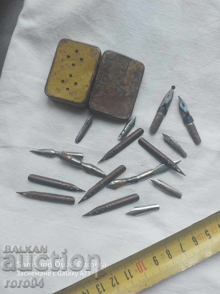 КУТИЙКА СЪС СТАРИ ПИСЦИ ЗА ПИСАЛКА - 16 бр. ОТЛИЧНИ - 7