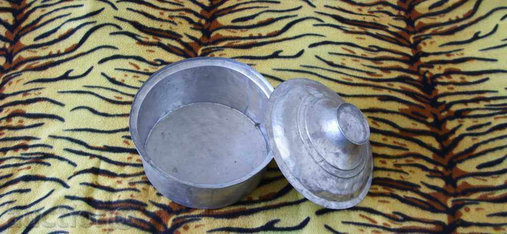 A large copper vessel/pot/ with a lid - 5