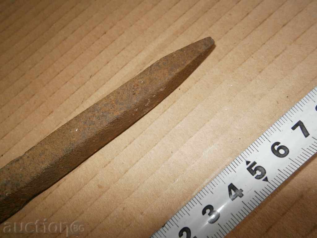 Delivery of old forged nail Delivery of old forged nail