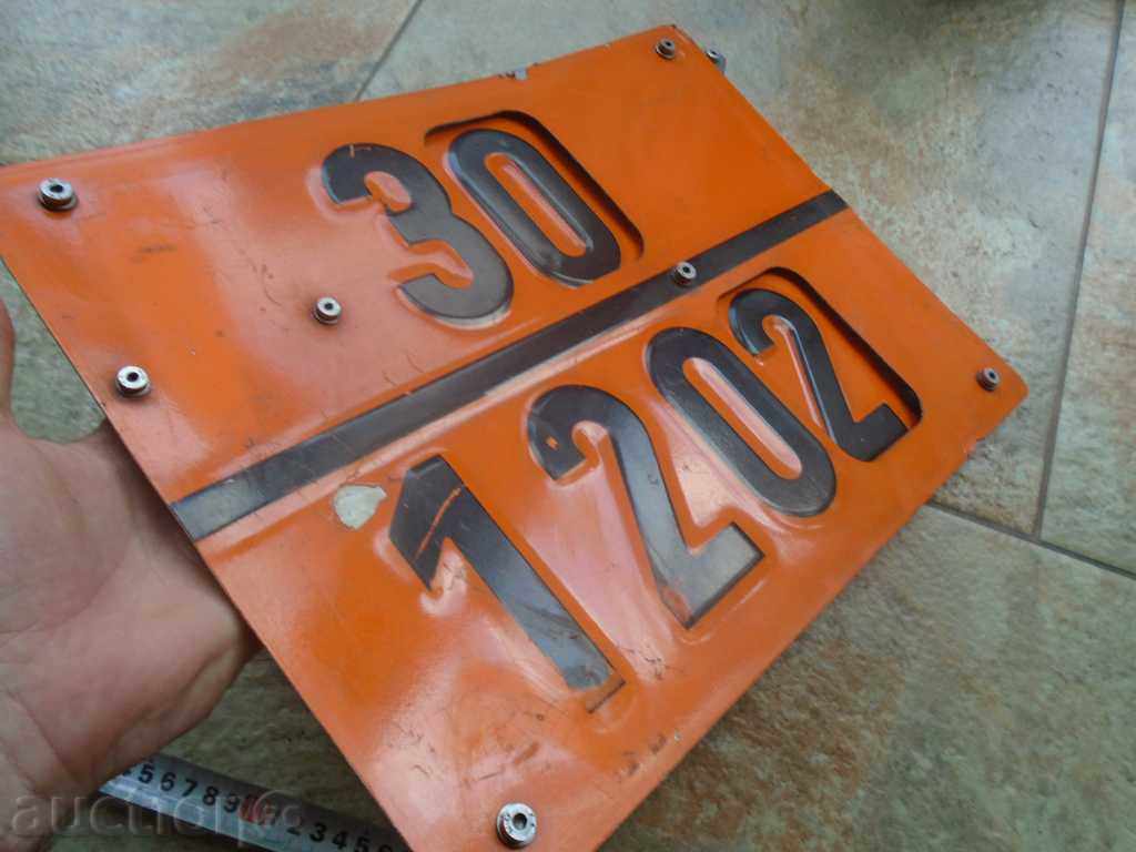 ADR TABLES, STAINLESS STEEL CEMENT LAMAR - 7 ADR TABLES, STAINLESS STEEL CEMENT LAMAR - 7