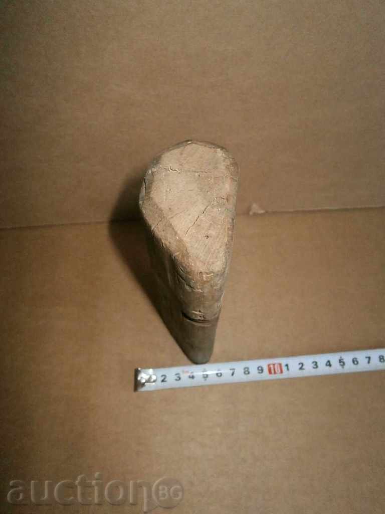 Delivery of an ancient primitive grater Delivery of an ancient primitive grater