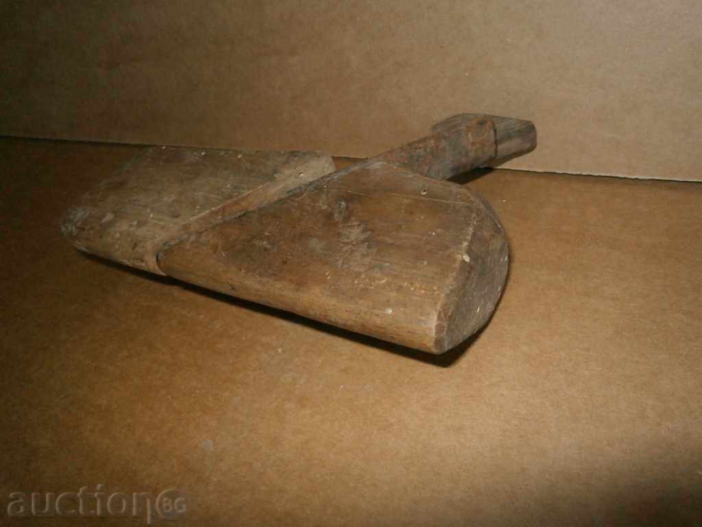 an ancient primitive grater - 7 an ancient primitive grater - 7