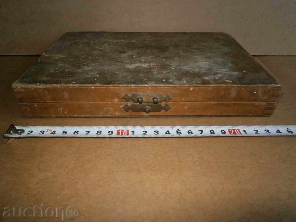 Auction old wooden box Auction old wooden box