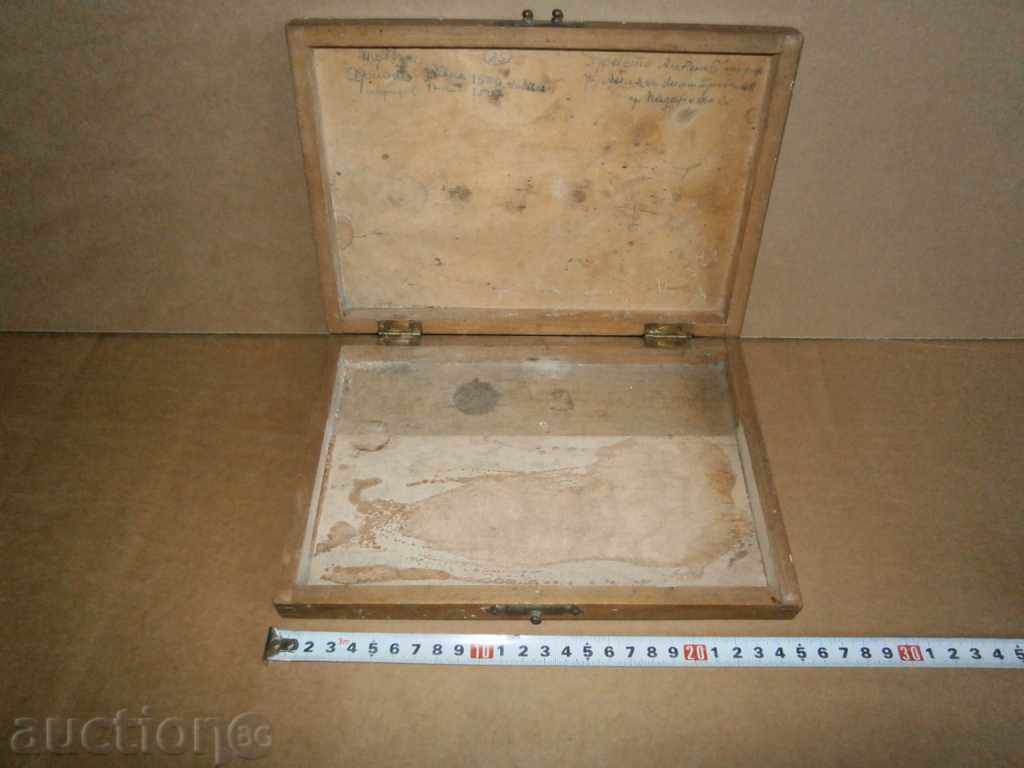 Delivery of old wooden box Delivery of old wooden box