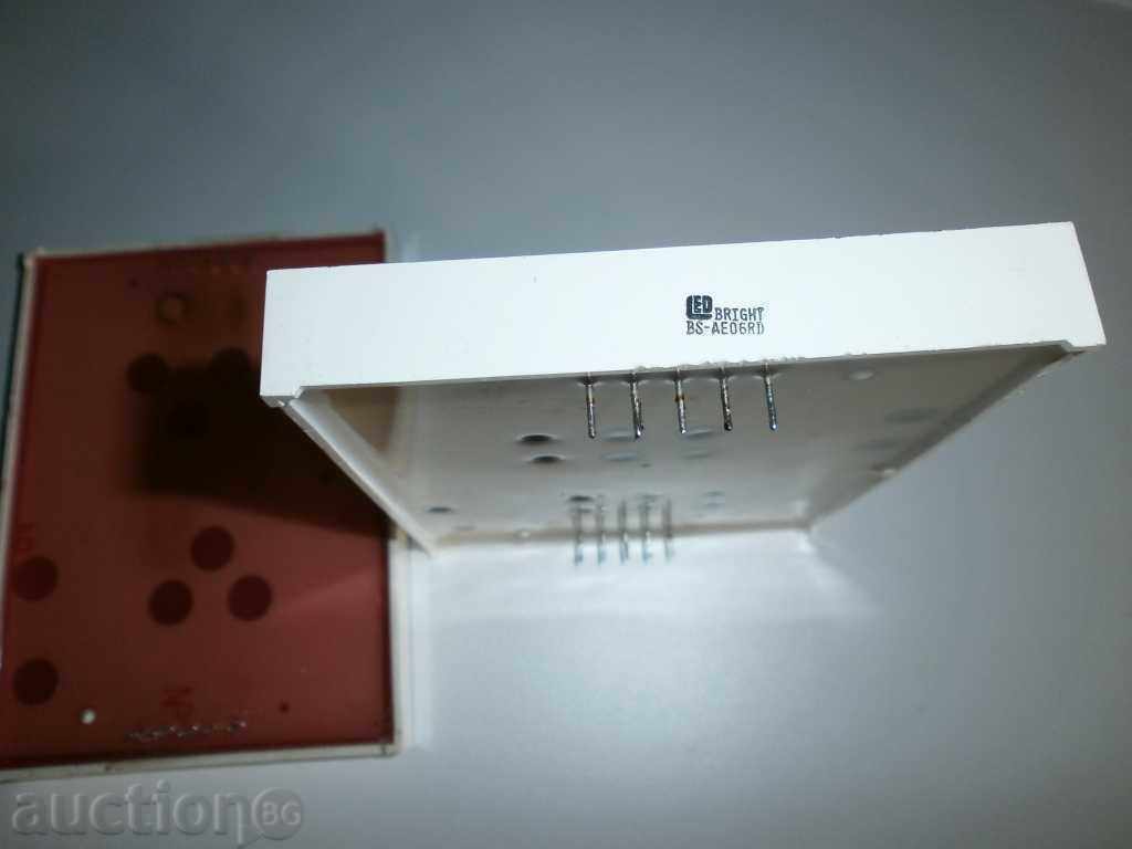 Παράδοση Δύο μεγάλα LED ψηφία