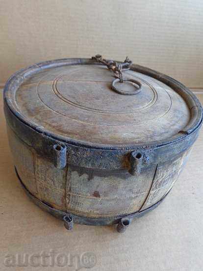 Old horse bucket, bucket, barrel, wooden, pavour - 7 Old horse bucket, bucket, barrel, wooden, pavour - 7