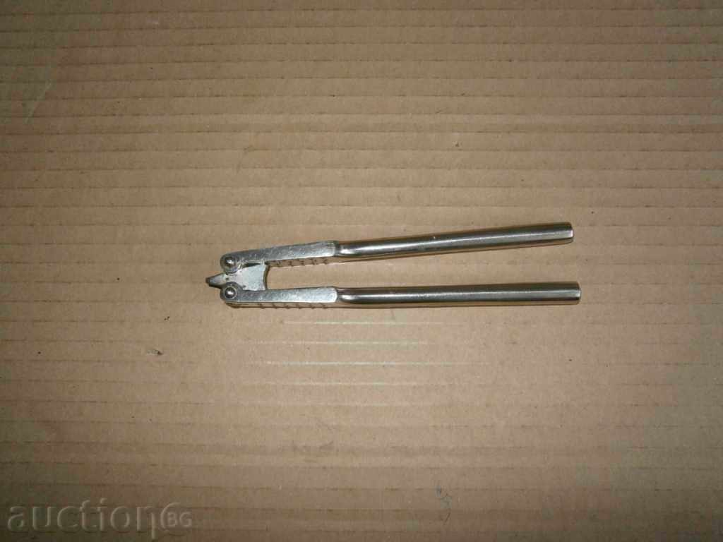 pliers for breaking hazelnut nuts nuts with price 10.00 BGN | € 5.11