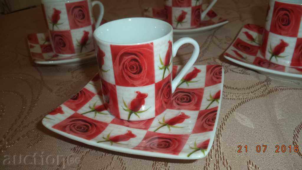 Licitație Serviciu cafea - 4 cesti de portelan cu farfurioare