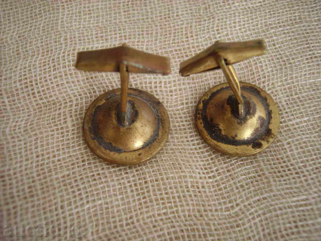 Delivery of Buttons 1 Delivery of Buttons 1