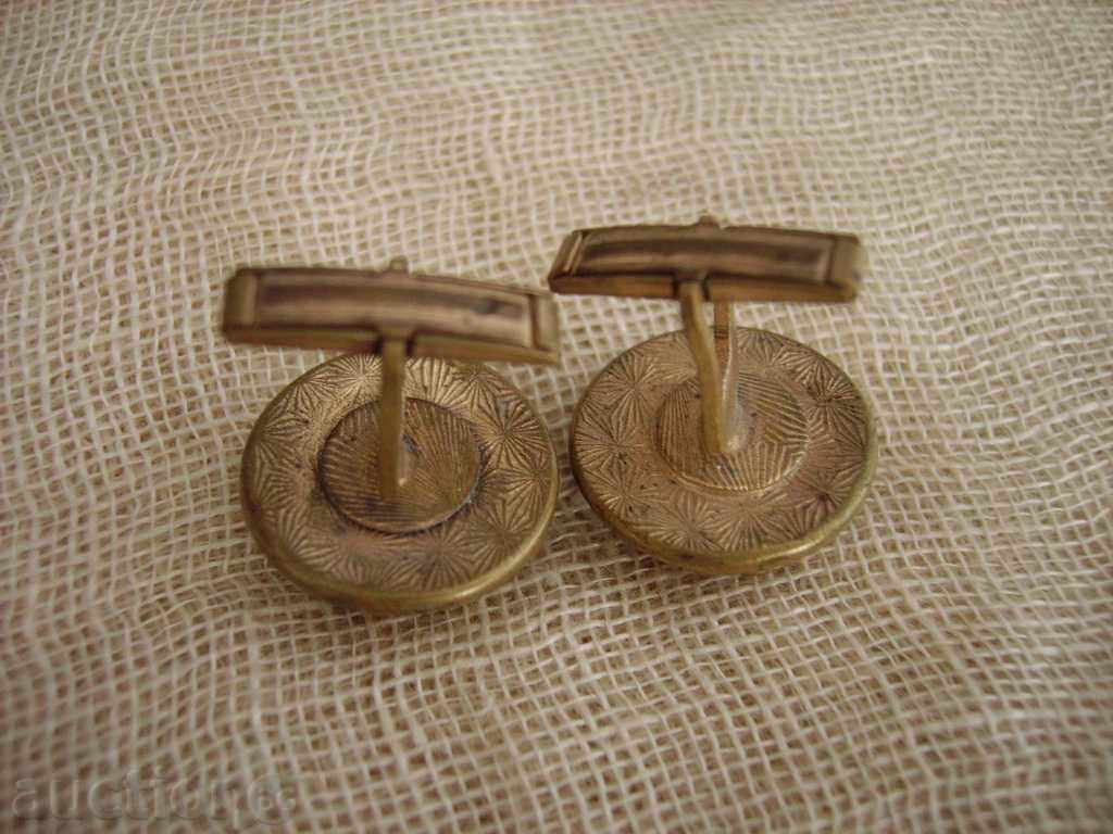 Delivery of Buttons 2 Delivery of Buttons 2