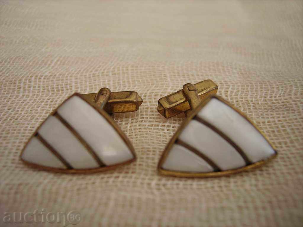 Buttons 3 with price 12.00 BGN | € 6.14 Buttons 3 with price 12.00 BGN | € 6.14