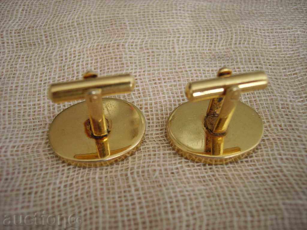 Delivery of Buttons 4 Delivery of Buttons 4