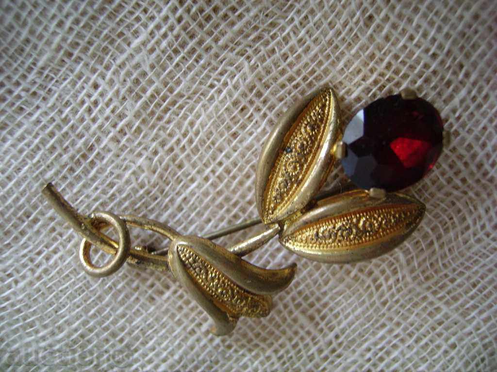 Brooch with gilt and red stone