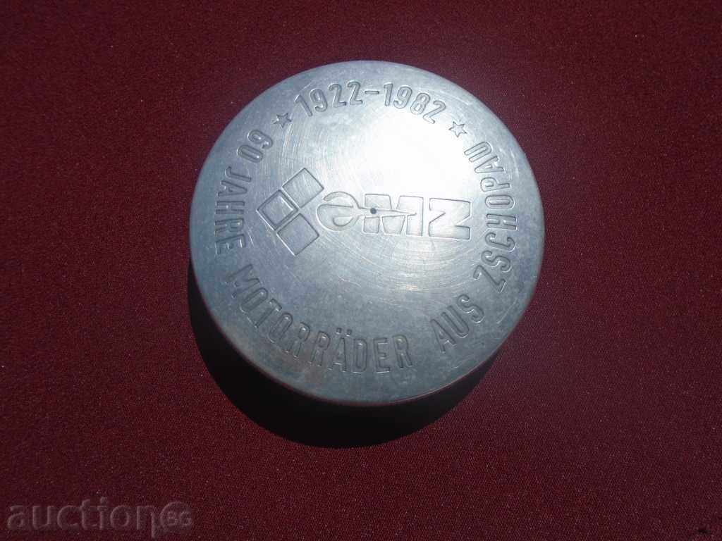 COVER MOTO RETRO pentru rezervor - EXCELENT cu preț 17.10 BGN | € 8.74