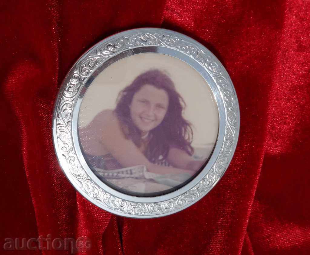 Ramă foto din argint, probă 925, greutate 22 g cu preț 44.00 BGN | € 22.50