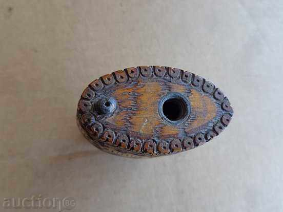 Auction  An old wooden paving, a vase, a bathtub