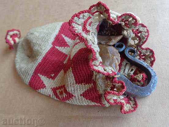 Delivery of Knitted purse, puglia with a hat, frills and Jewish stars Delivery of Knitted purse, puglia with a hat, frills and Jewish stars