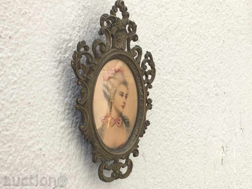 Доставка на Старинна бронзова рамка с Мария-Антоанета