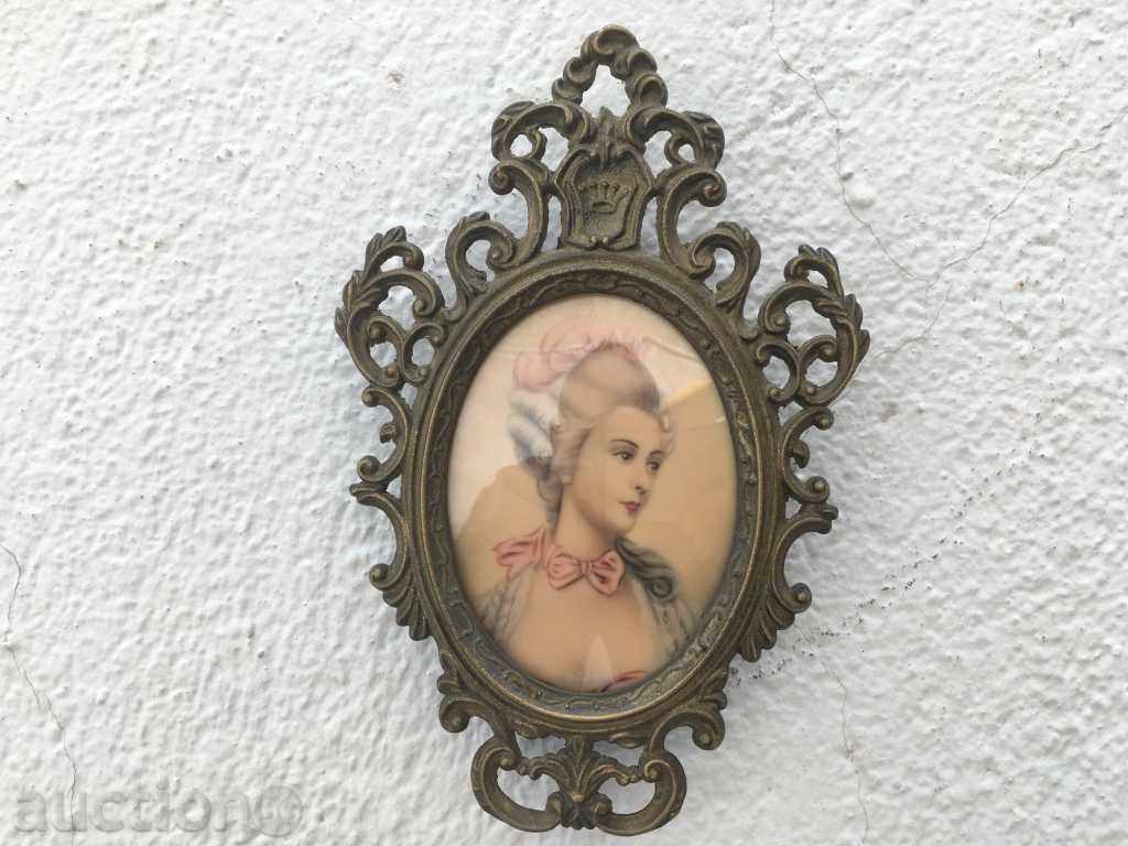 Старинна бронзова рамка с Мария-Антоанета