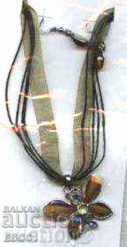 Πεταλούδα κολιέ με σκουλαρίκια με τιμή 10.00 BGN | € 5.11 Πεταλούδα κολιέ με σκουλαρίκια με τιμή 10.00 BGN | € 5.11