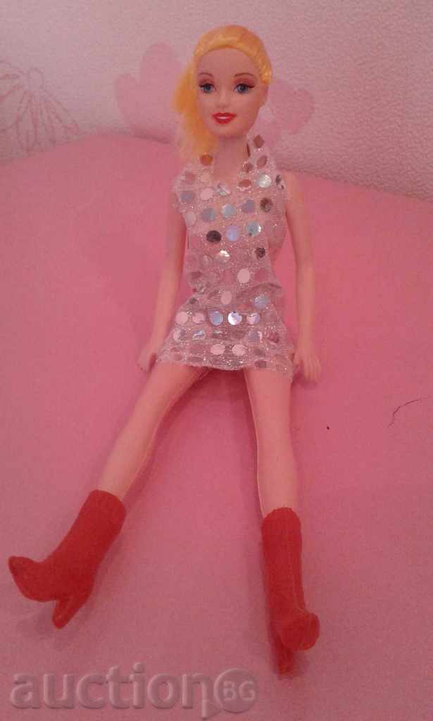 papusa cu o rochie strălucitoare Barbie