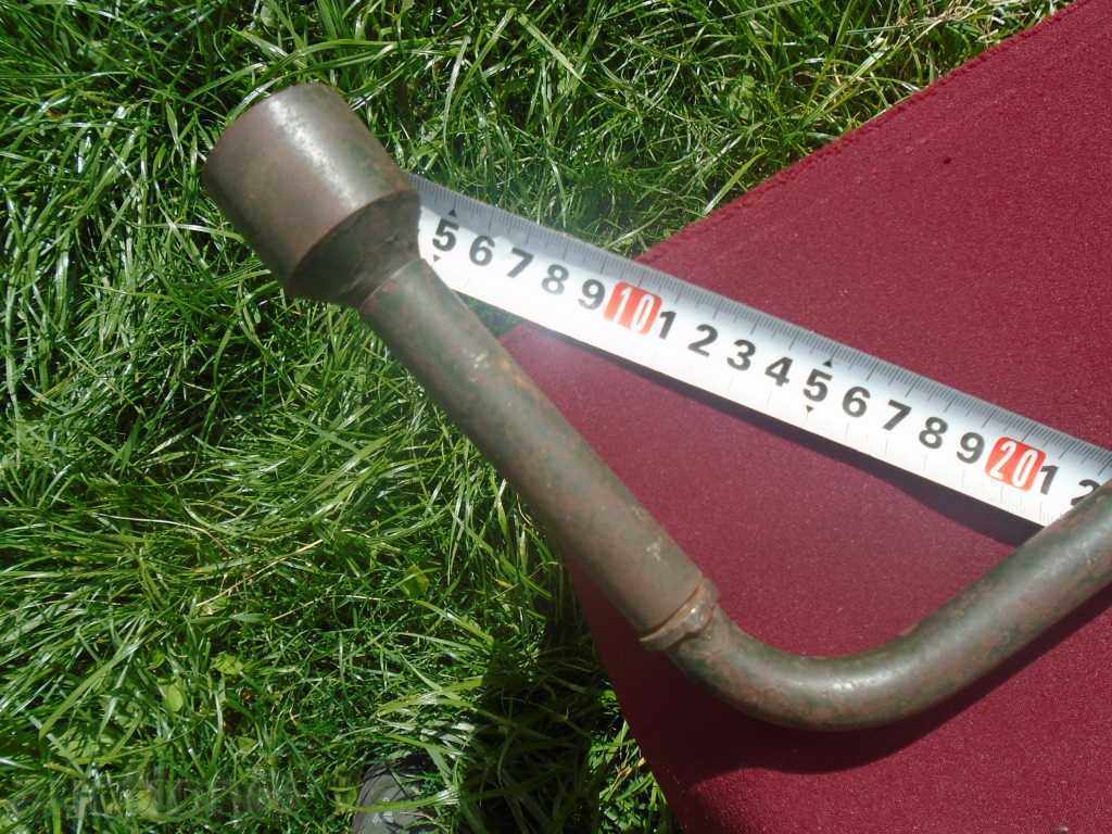 AUTO MANIVEL / RETRO CAR RING with price 17.00 BGN | € 8.69 AUTO MANIVEL / RETRO CAR RING with price 17.00 BGN | € 8.69