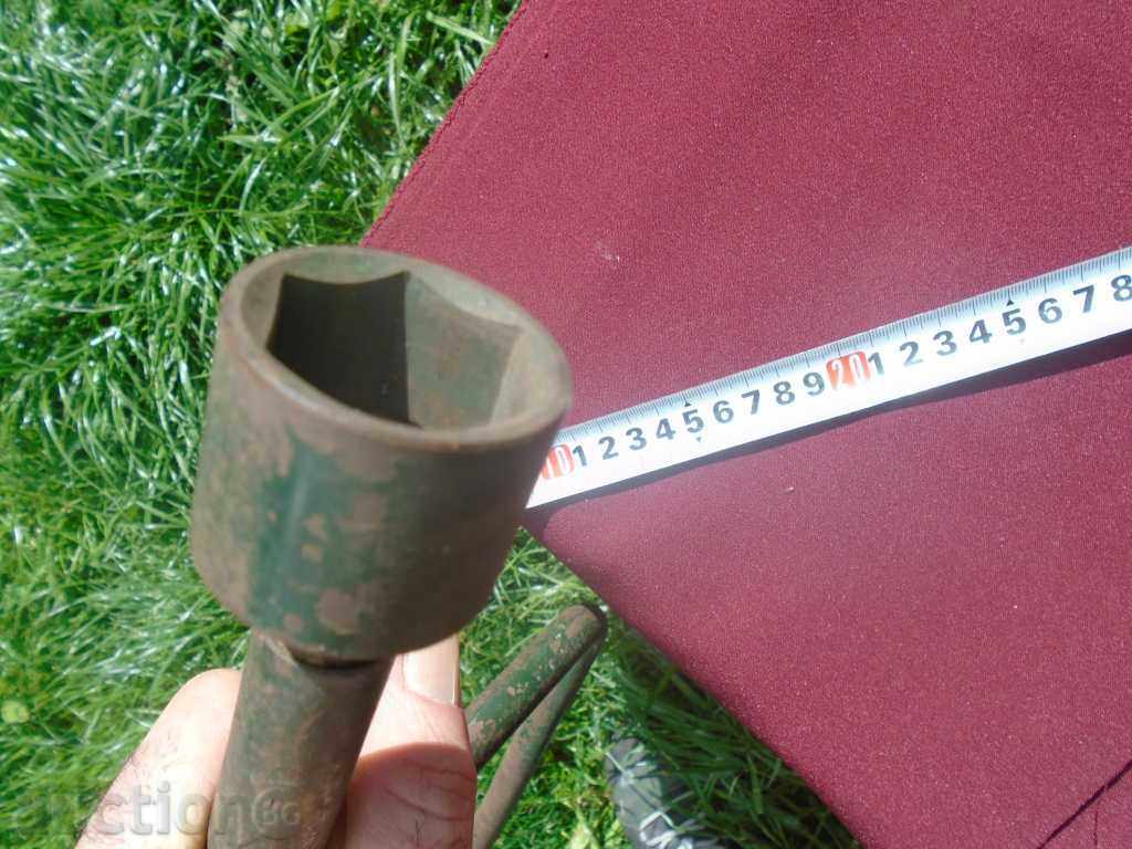 Delivery of AUTO MANIVEL / RETRO CAR RING Delivery of AUTO MANIVEL / RETRO CAR RING