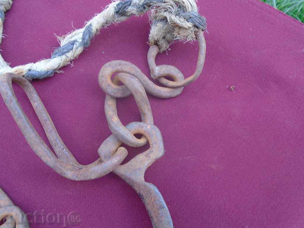 Delivery of OLD HANGING WIGS BOOTS, HORSES, OLIVES - EXCELLENT Delivery of OLD HANGING WIGS BOOTS, HORSES, OLIVES - EXCELLENT