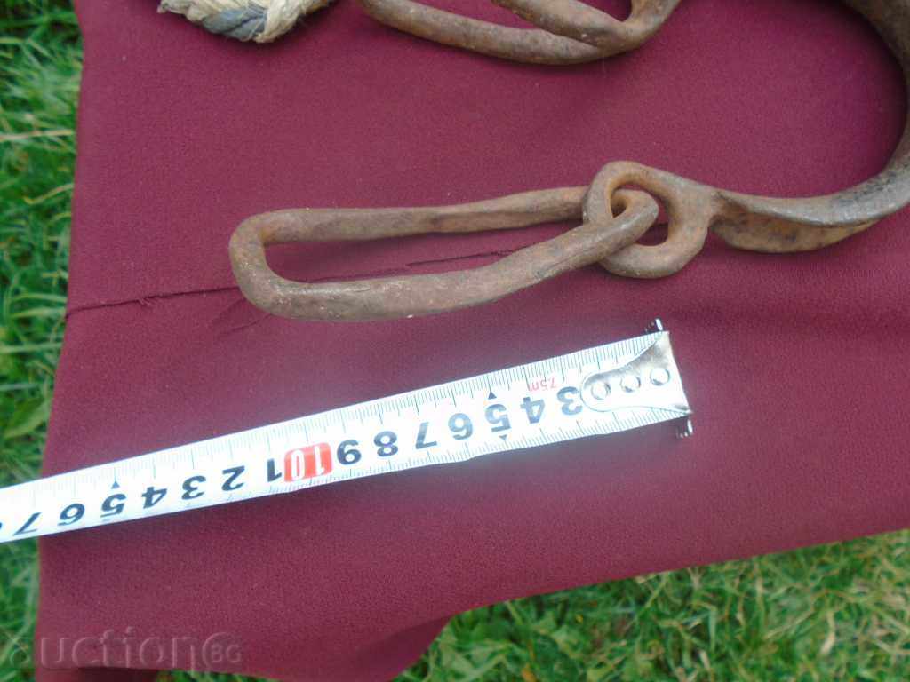 OLD HANGING WIGS BOOTS, HORSES, OLIVES - EXCELLENT - 5 OLD HANGING WIGS BOOTS, HORSES, OLIVES - EXCELLENT - 5