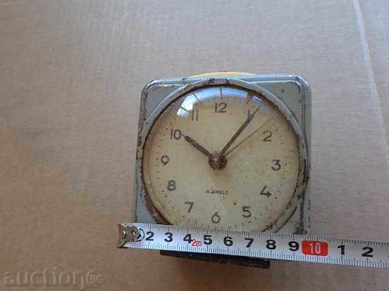 Delivery of Old desktop alarm clock very early social NO WORK