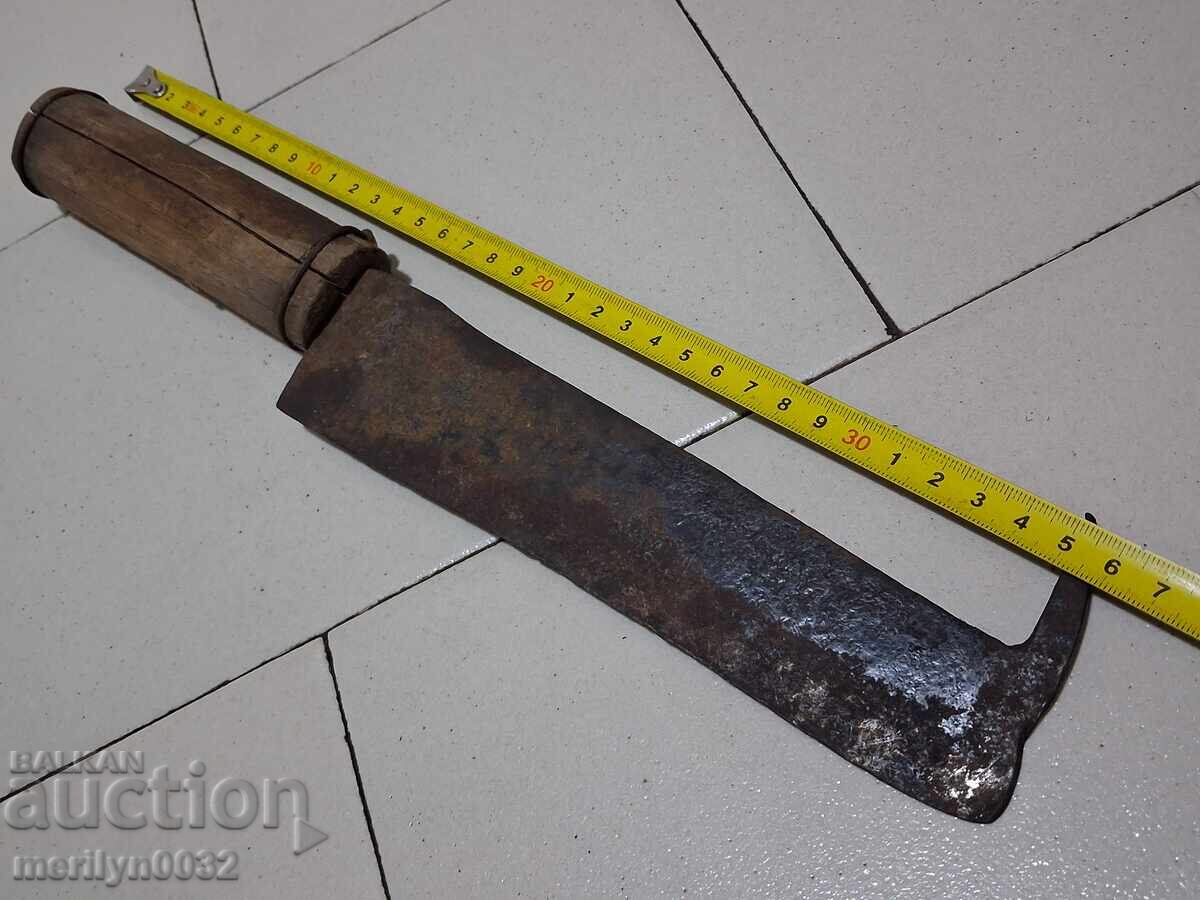 Auction Hand forged saber, blade, knife, top with white bluish chin Auction Hand forged saber, blade, knife, top with white bluish chin