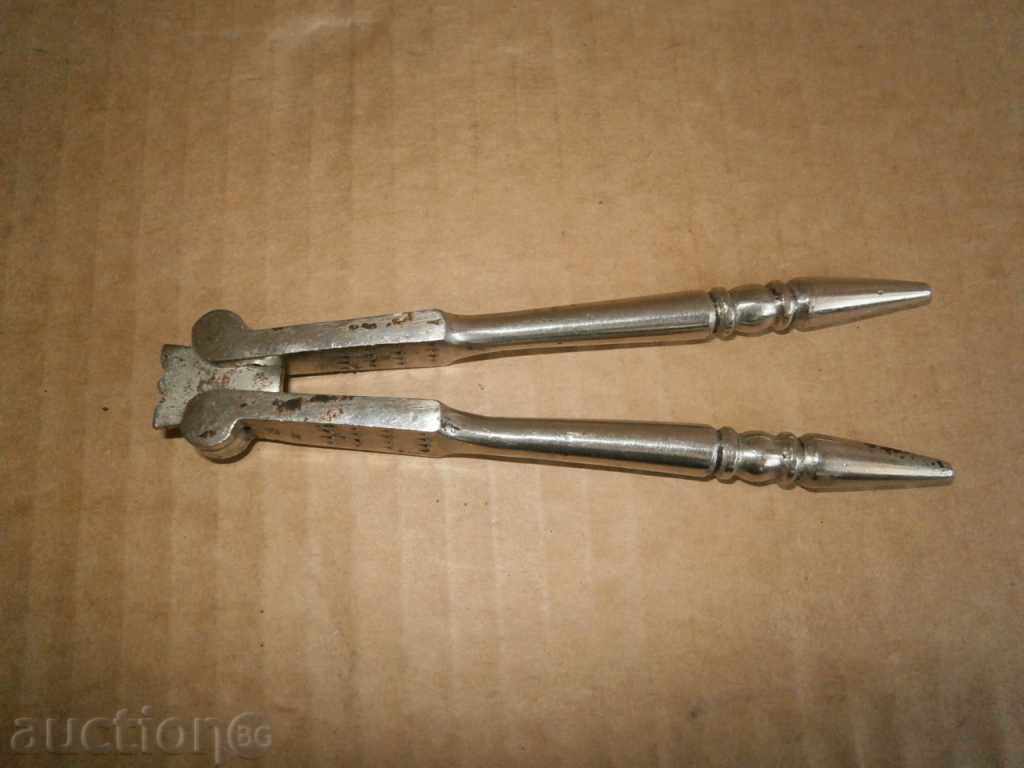 Licitație dispozitiv pentru spargerea migdale alune nuci Licitație dispozitiv pentru spargerea migdale alune nuci