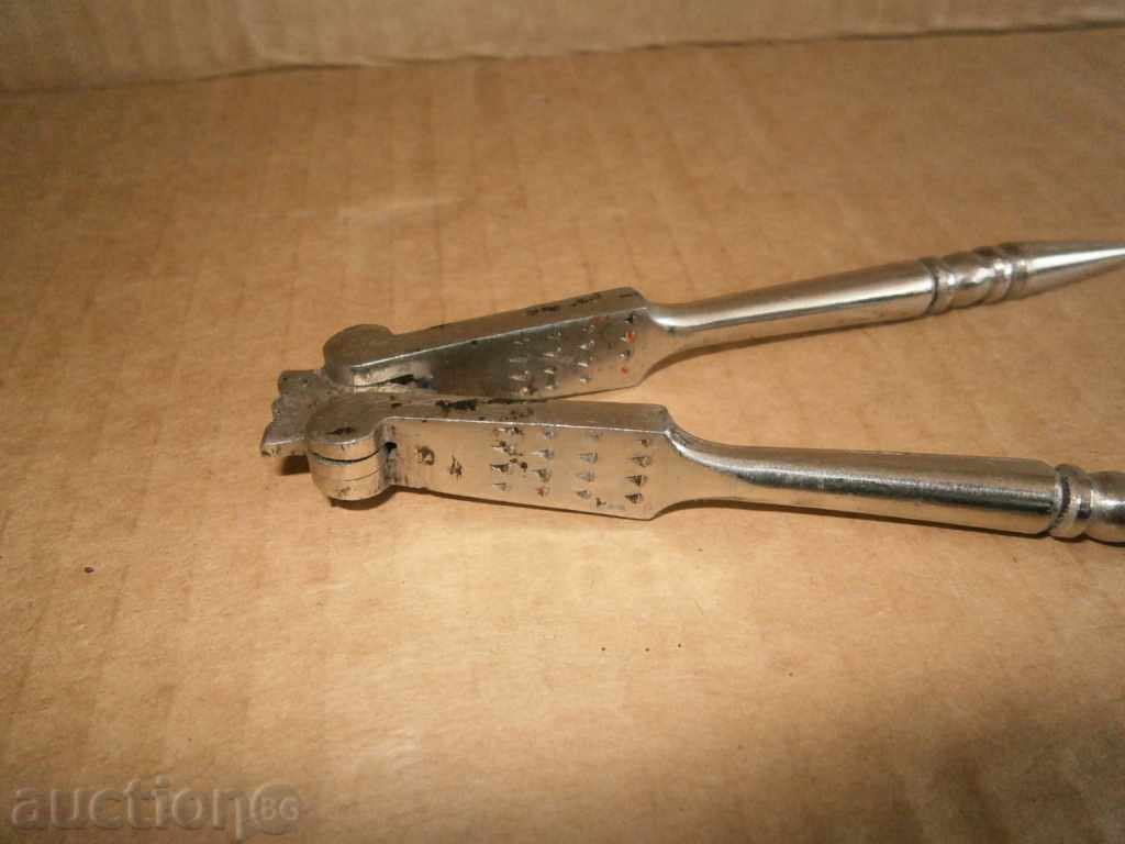 Livrarea dispozitiv pentru spargerea migdale alune nuci Livrarea dispozitiv pentru spargerea migdale alune nuci