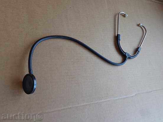 Стар стетоскоп слушалки на кардиолог педиатър лекар