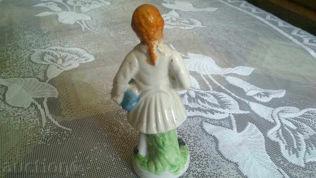 Delivery of Porcelain figure