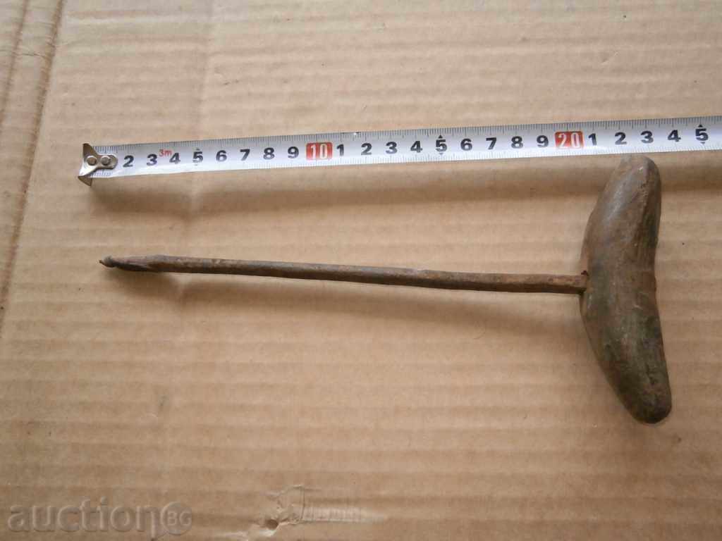 old primitive screwdriver with price 10.00 BGN | € 5.11 old primitive screwdriver with price 10.00 BGN | € 5.11