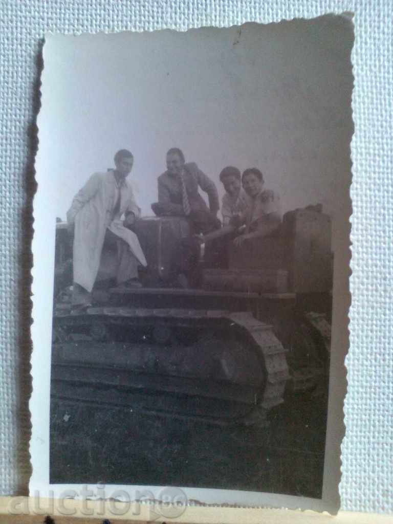 Photo Lukovit Tractor Chaining Machine 1941