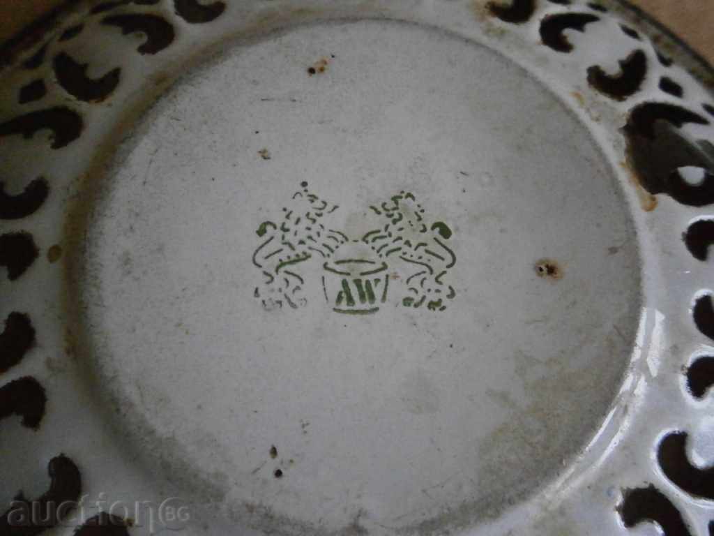an old European enamel dish - 5 an old European enamel dish - 5