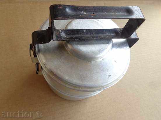 Delivery of An old food box, a household pot, a pot Delivery of An old food box, a household pot, a pot