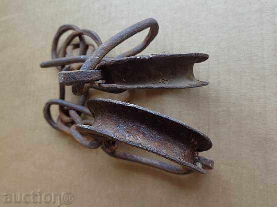 Παλιά πλαστά δεσμά, δεσμά, αλυσίδες, αλυσίδα με τιμή 46.00 BGN | € 23.52 Παλιά πλαστά δεσμά, δεσμά, αλυσίδες, αλυσίδα με τιμή 46.00 BGN | € 23.52