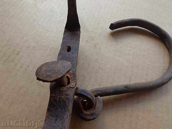 Auction An old forged scraping hook, double twin Auction An old forged scraping hook, double twin