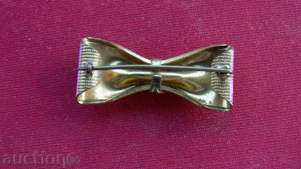 ПОЗЛАТЕНА КРАСИВА СТАРА БРОШКА с цена 10.00 лв. | € 5.11 ПОЗЛАТЕНА КРАСИВА СТАРА БРОШКА с цена 10.00 лв. | € 5.11