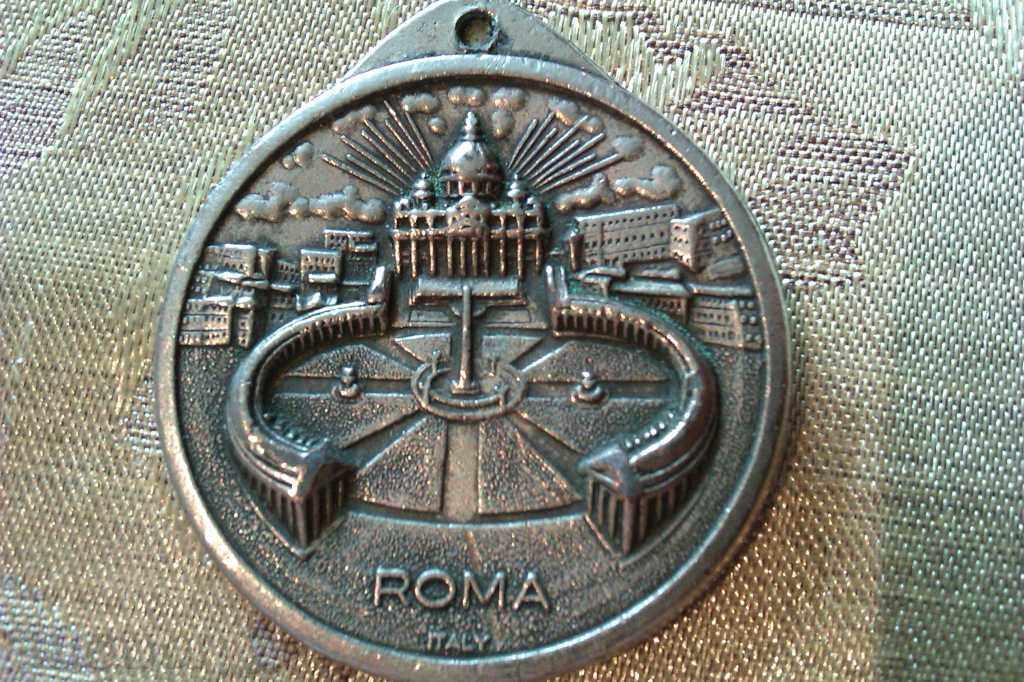 Medallion with price 3.00 BGN | € 1.53 Medallion with price 3.00 BGN | € 1.53